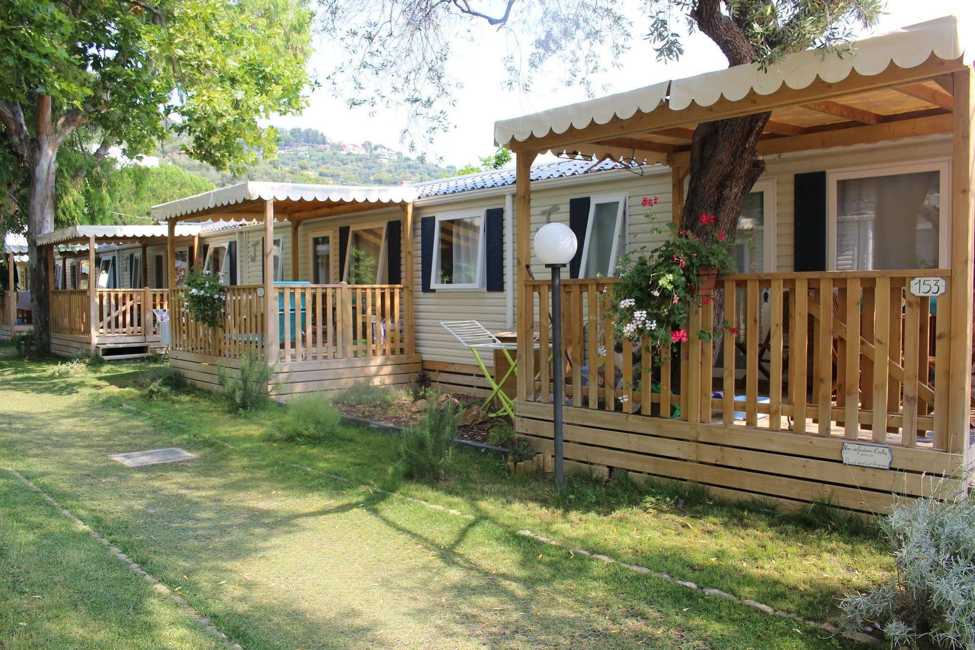 Camping Delfino Αλμπένγκα Εξωτερικό φωτογραφία