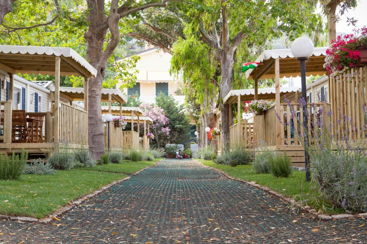 Camping Delfino Αλμπένγκα Εξωτερικό φωτογραφία